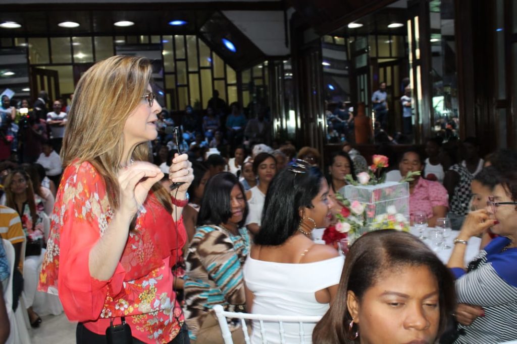 Carolina Mejía impartió la conferencia “Alto a la Violencia contra las Mujeres”