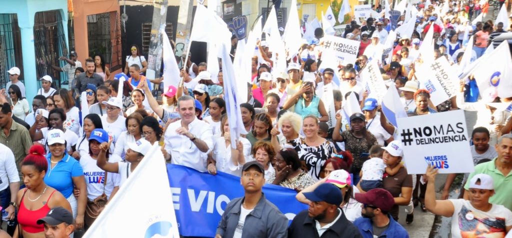 Luis Abinader Realiza encuentro en barrio Capotillo por Día de la Mujer