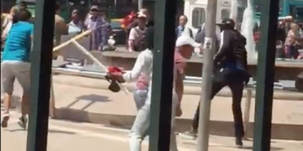 Haitianos protagonizan batalla campal en calles de Chile, autoridades chilenas amenazan con deportaciones masiva hacia RD