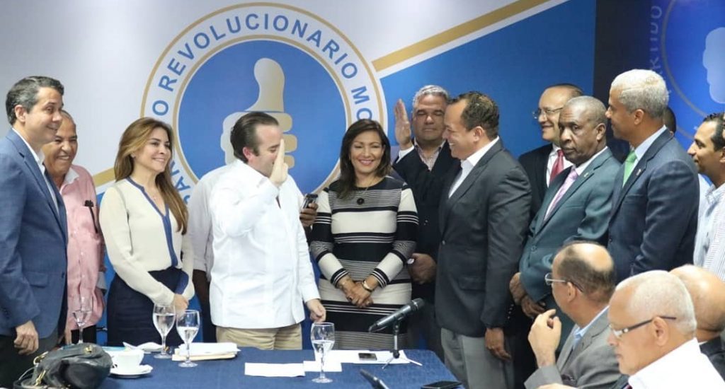 PRM juramenta presidente Mipyme del PRD y dirigente del PLD. A  Urbano Tupete y  Kennedy Fernández, secretario general del Distrito Nacional del PRD.