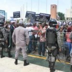 Miembros del Comité de la Defensa de la Constitución  protestan en Congreso Nacional contra reforma Constitución
