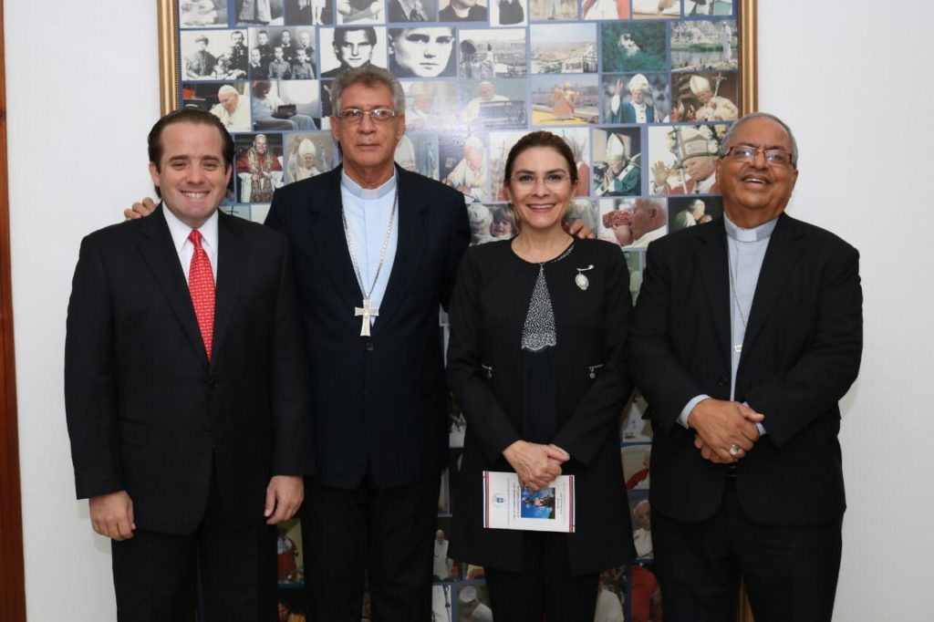 Presidente y Secretaria General PRM visitan Episcopado, reiteran falta democracia y debilitamiento institucional en el país