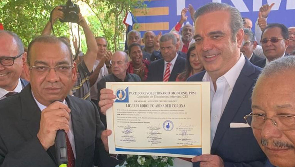 Luis Abinader inscribe precandidatura presidencial en el @PRM_Oficial