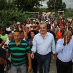 Luis Abinader @PRM_Oficial en su recorrido por Azua