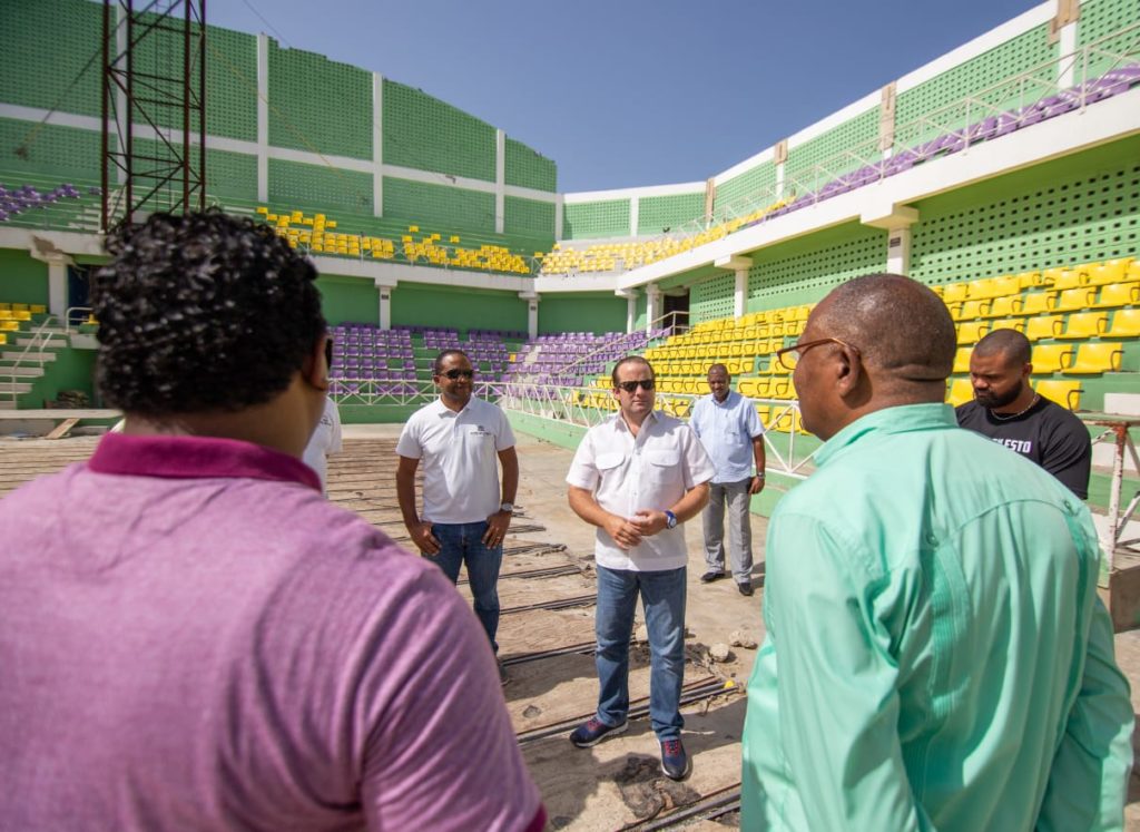 Senador Paliza @PRM_Oficial insta rápida terminación reparación techado Fabio Rafael González de Puerto Plata