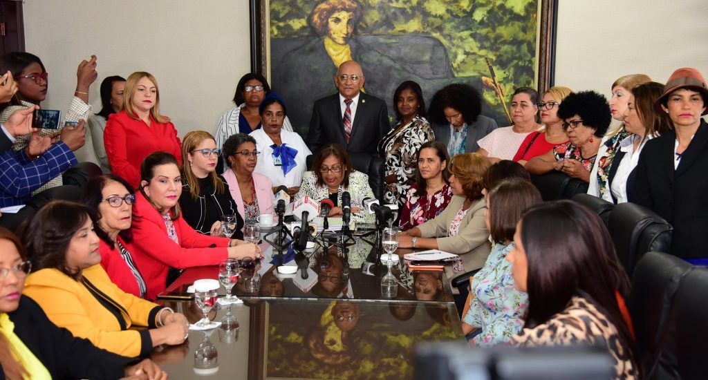 Partidos deberán ajustar listas para cumplir cuota género. Comisión de Género llama a candidatas a estar vigilantes