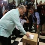 Hipólito Mejía precandidato presidencial @PRM_Oficial ejerce su derecho al voto. Motiva ciudadanía convertirse actores del proceso