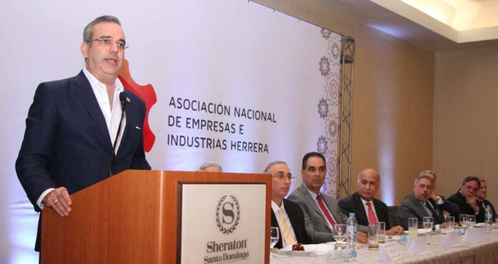 Abinader @PRM_Oficial presenta a empresarios  Propuestas Programa de Gobierno.