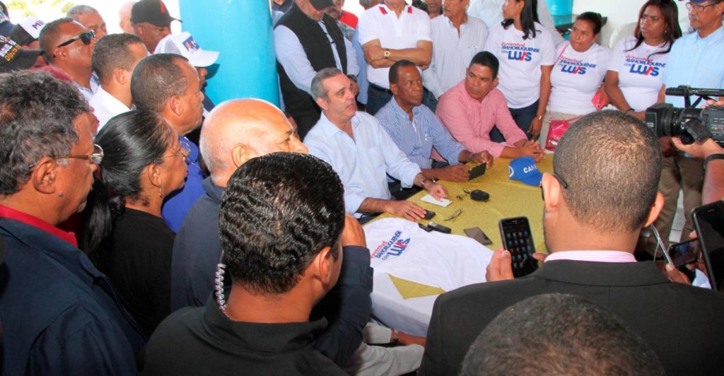 Luis Abinader @PRM_Oficial: “Los estudiantes dominicanos son inteligentes, lo que falla es el sistema”