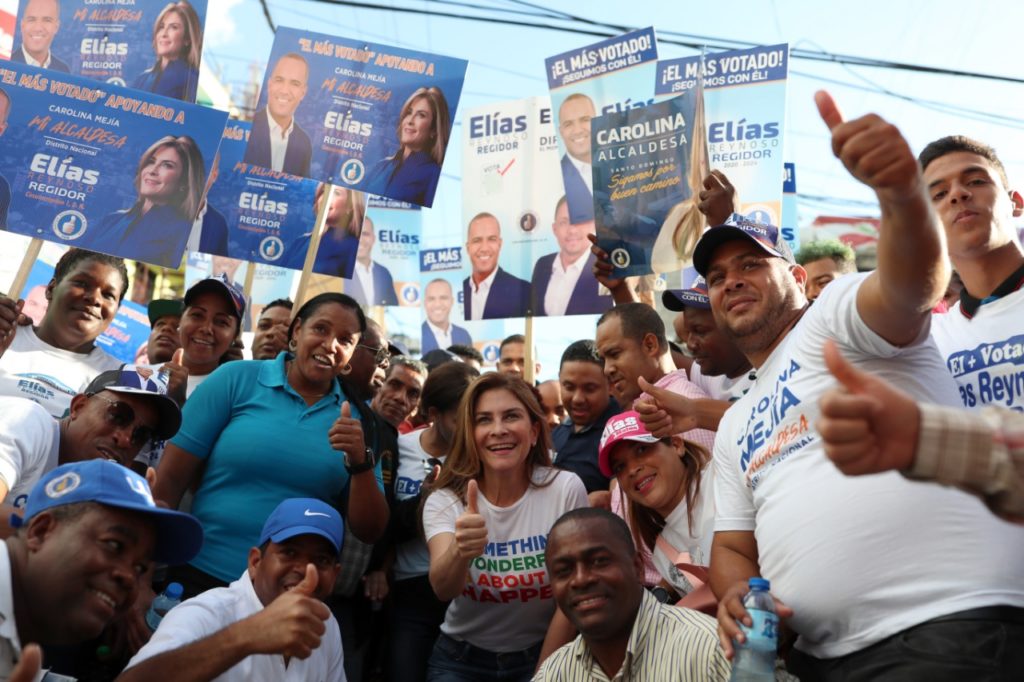 CarolinaAlcaldesaDN @PRM_Oficial en Recorrido Los Praditos y el Ensanche Quisqueya