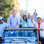 Manuel Jiménez realiza cierre de campaña con caravana y evento artístico en Santo Domingo Este