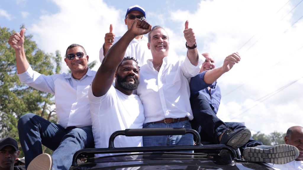 Samaná con Nelson Núñez, Luis Abinader @PRM_Oficial y aliados trabajando #ElCambioVa municipal. Fernando Rodney apoya