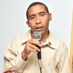Periodista ruega hagan prueba a su esposa embarazada; su hermano murió esperando