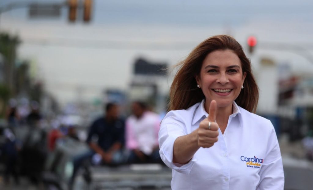 @CarolinaMejiaG celebra logros