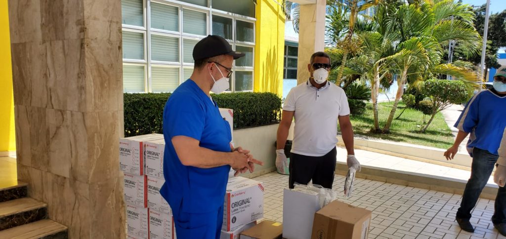@PRM_Oficial y @luisabinader donaron hoy material de protección