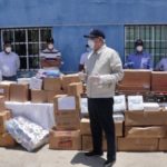 Abinader visita SFM, entrega ayuda en Iglesias, barrios y hospitales. Solicita ayuda masiva para provincia Duarte
