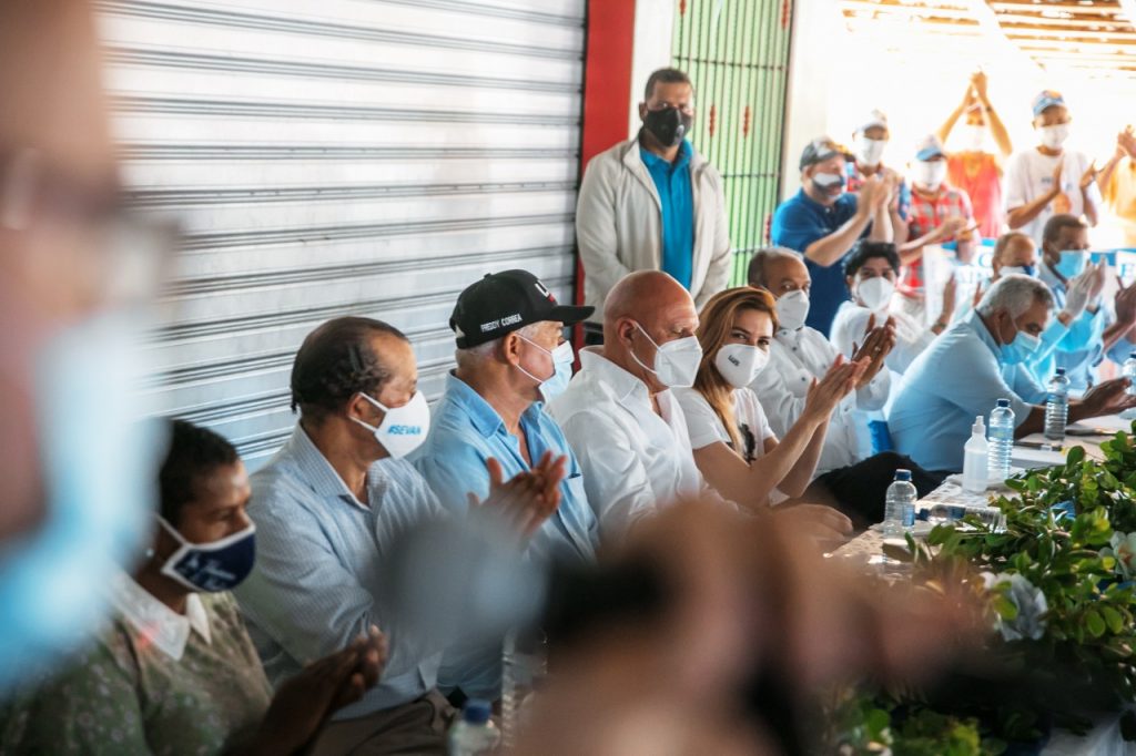 Carolina Mejía @PRM_Oficial apoya candidatos Samaná