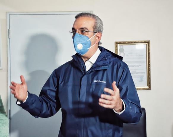 Luis Abinader @PRM_Oficial está de buen ánimo, “loco por trabajar y hoy tomó el sol”