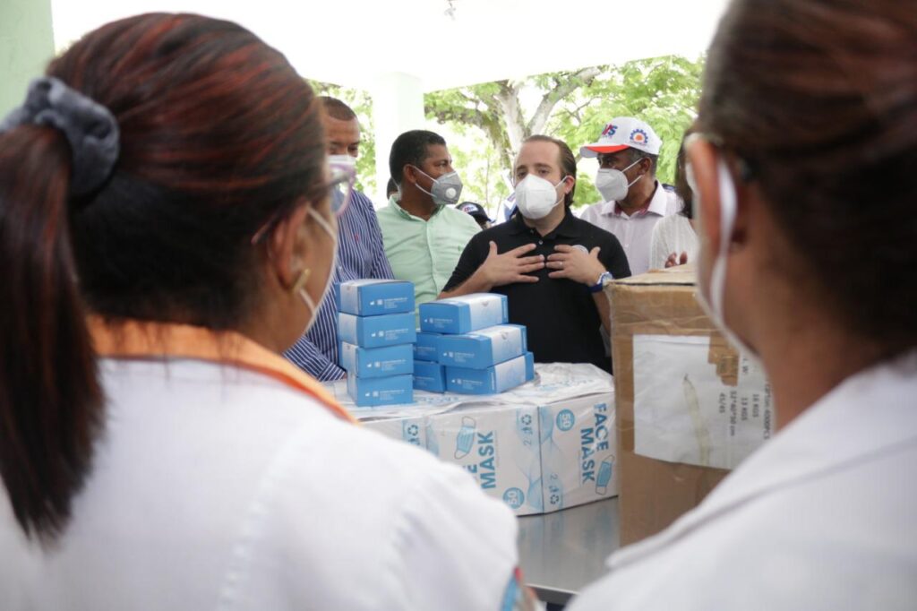José Paliza @PRM_Oficial deplora condición hospital de El Seibo. Juramenta decenas dirigentes