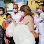 Abinader y #RaquelVice  @PRM_Oficial con #RutaSolidaria acuden en auxilio de afectados por explosión en Santiago