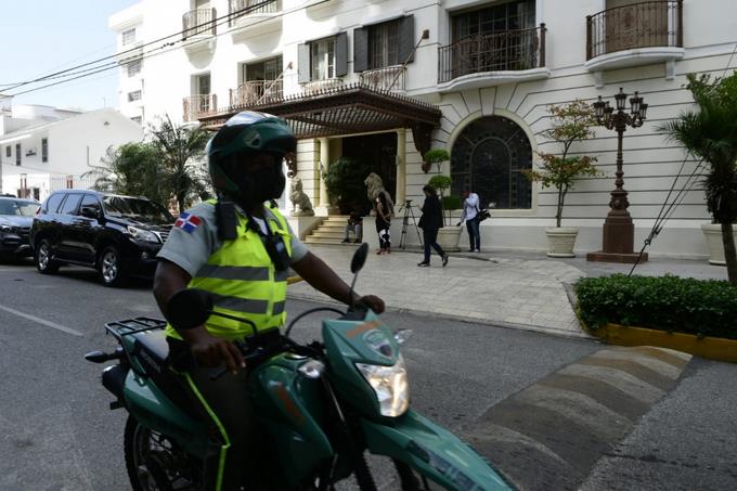 Faride, Andrés Bautista, Jorge Mera y Sonia Guzmán visitan residencia de Abinader