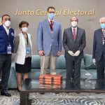 Pleno JCE recibe a representante de la Misión de Observación Electoral de IFES