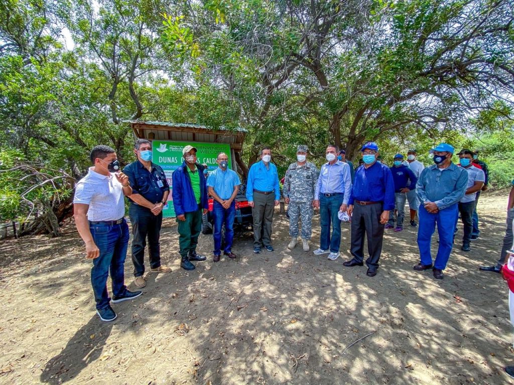 @orlandojm @PRM_Oficial: en Baní cubre agenda medio ambiental, junto asociaciones y autoridades