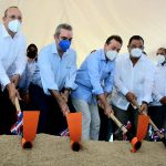 @LuisAbinader da primer picazo para construcción de tres nuevas naves zona franca SPM
