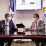 MICM @MIC_RD firma acuerdo con ADIE para mejorar procesos que regulan la industria eléctrica