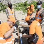 Brigadas @AlcaldíaDN y @MOPCRD realizan limpieza de playas y costas en el Malecón de Santo Domingo