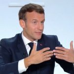 Macron pone bajo toque de queda a París y a otras ocho ciudades por COVID- 19