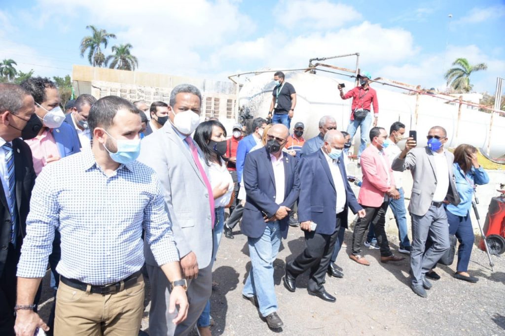 @DiputadosRD recorren municipio #Licey e investiga explosión