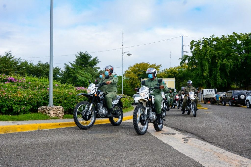 @AmbienteRD recibe 20 motocicletas para aumentar capacidad operativa del @SenpaRD