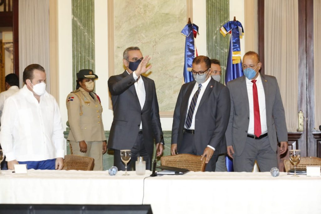 Pdte.Luis Abinader Firma Promulgación Ley de PROINDUSTRIA