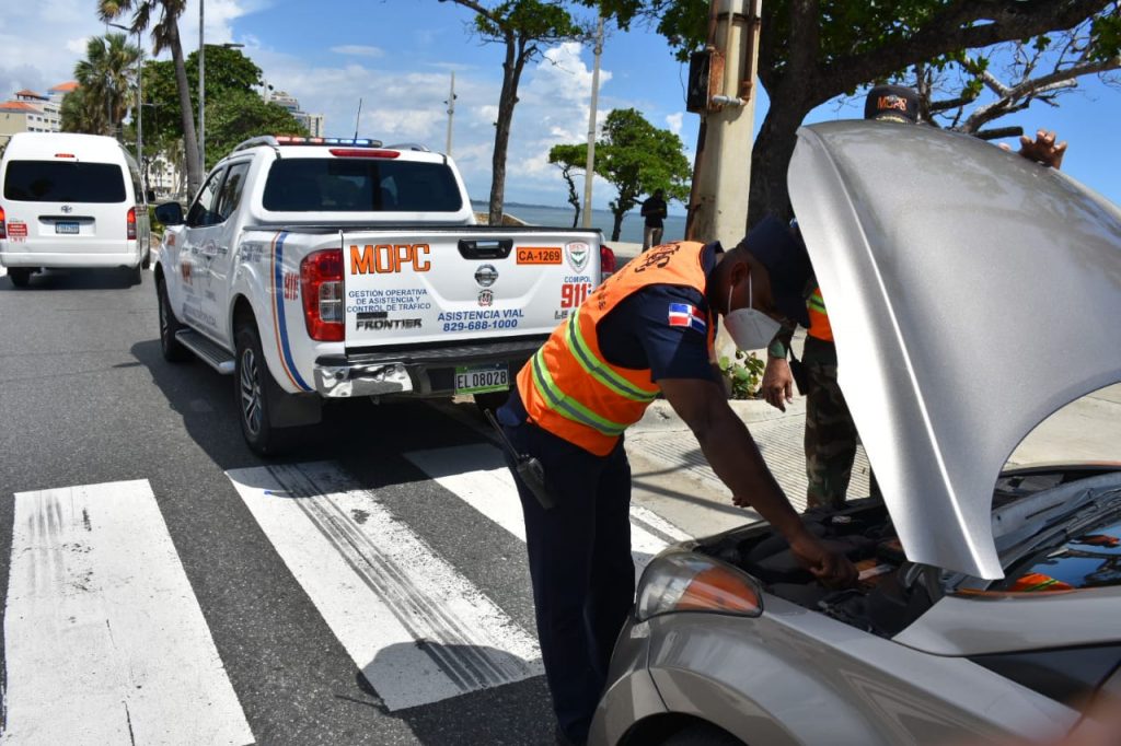 @CoMiPolRD asistió en noviembre a 23,690 conductores por averías de vehículos ocurridas en carreteras