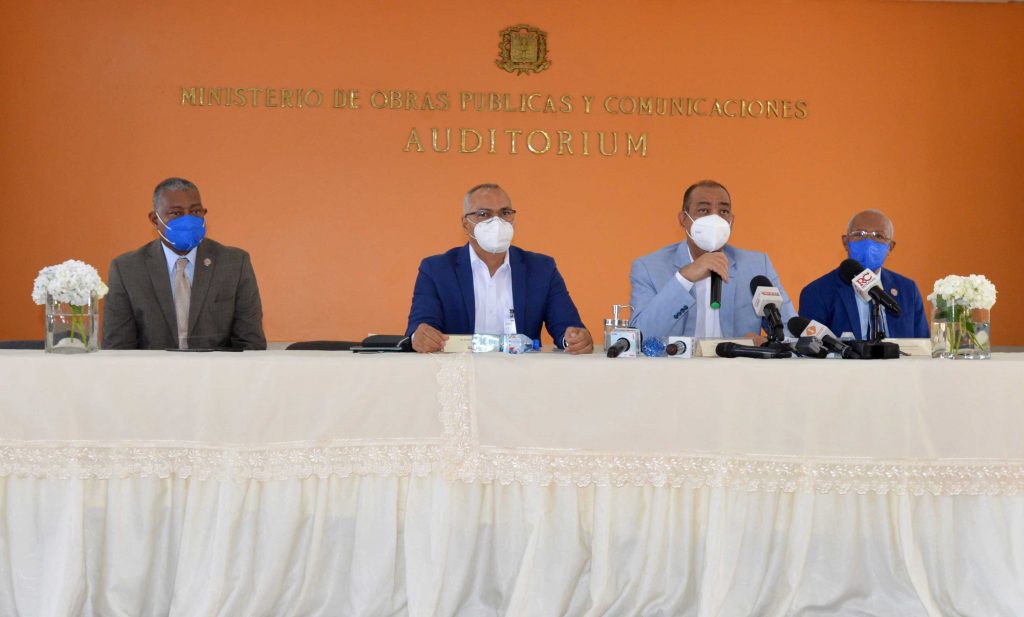 @DeligneAB @RDMOPC entrega avances por monto aproximado a RD$900 millones para rehabilitar 121.27 kms de caminos en 4 provincias