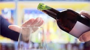Cómo resistir las presiones de los demás para que bebas alcohol | Tele 13