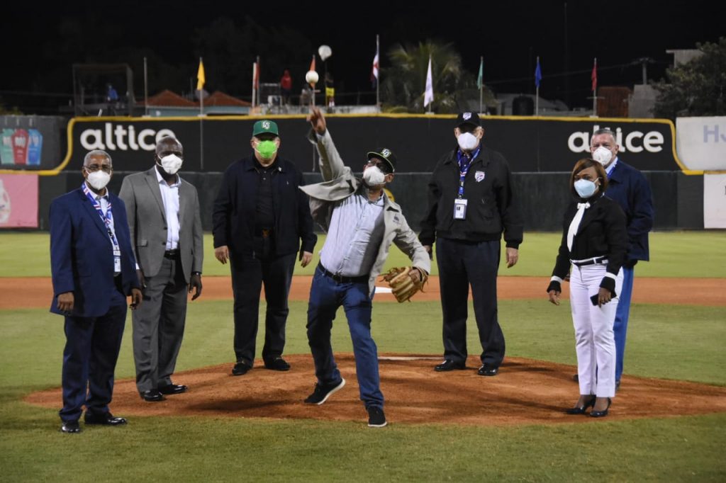 @DeligneAB es reconocido por el equipo de béisbol Estrellas Orientales