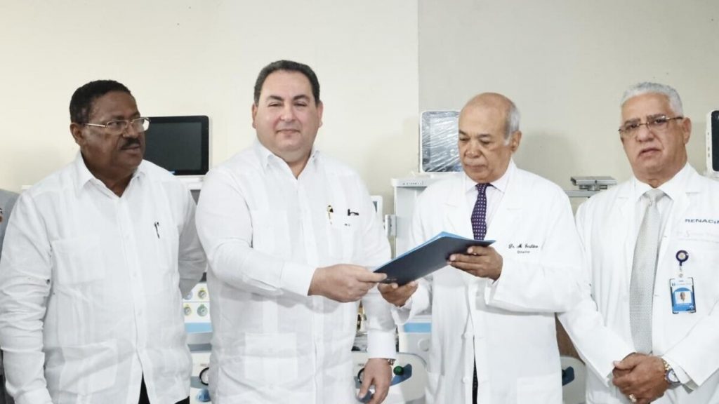 @SNSRDO Invierte RD 252 millones en equipos, remozamiento de áreas y readecuación eléctrica Hospital Salvador B. Gautier