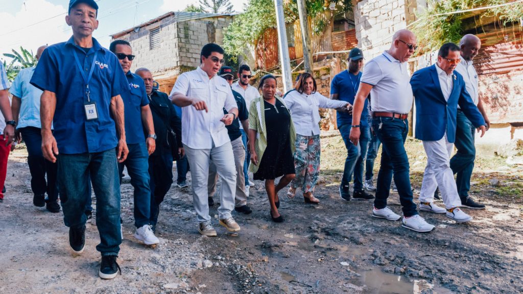 @caasdrd Inicia trabajos de remozamiento en la cañada del túnel de Capotillo en beneficio de 12,000 habitantes