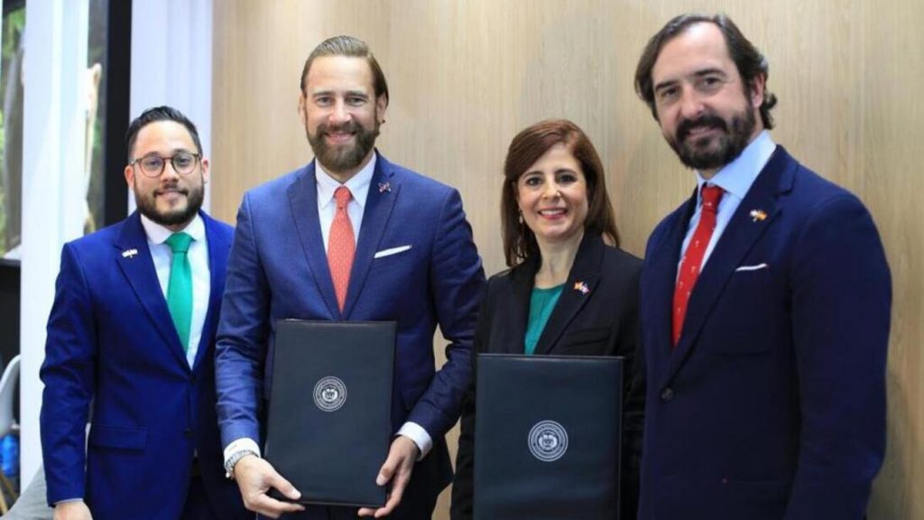 @IndexDomRD Firma acuerdo con instituciones académicas para beneficiar a dominicanos residentes en el exterior