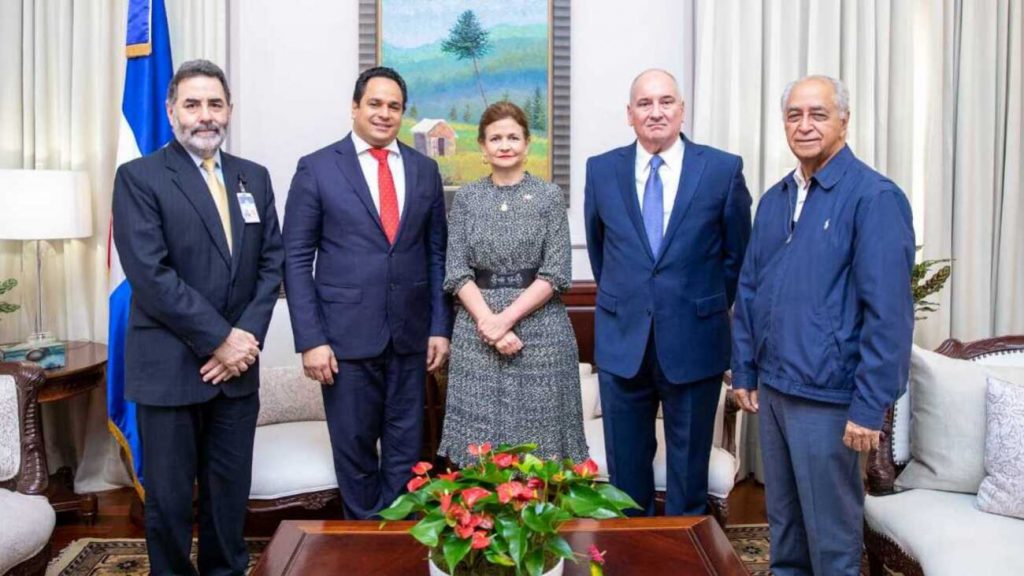 Vicepresidenta @RaquelPenaVice juramenta nuevo contralor de la República y miembros del Consejo Unificado de las EDES