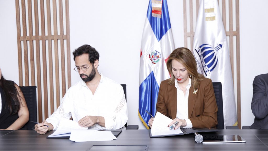 @MiculturaRD Firma acuerdo para celebración de la Design Week RD 2023