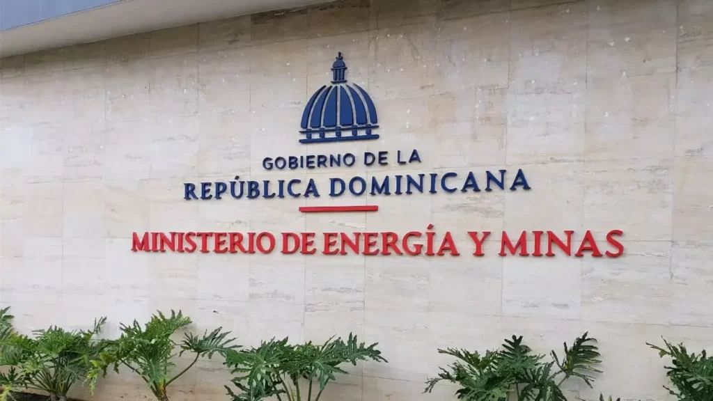 @EnergiayMinasRD Presenta detalles anteproyecto de reforma de la Ley Minera