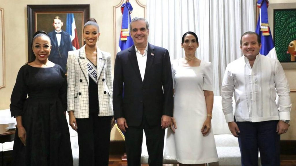 Presidente @LuisAbinader recibe visita de cortesía de la Miss República Dominicana, Andreína Martínez