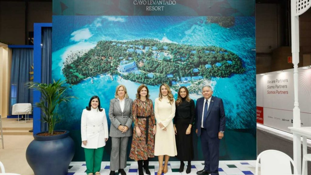 Vicepresidenta @RaquelPenaVice asegura el país muestra en FITUR garantías y seguridad para la inversión extranjera
