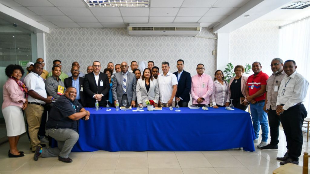 @EdeesteRD Dispone acciones para mejorar servicio a comunitarios de Santo Domingo Este