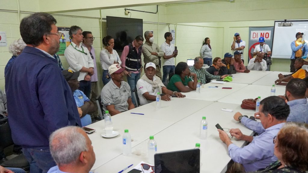 Gobierno reafirma compromiso con familias que residen próximas a presa Monte Grande