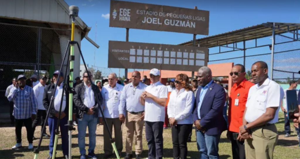 Gobierno inicia trabajos de titulación en sector La Ureña y municipio de Quisqueya para beneficiar a 34 mil 800 personas