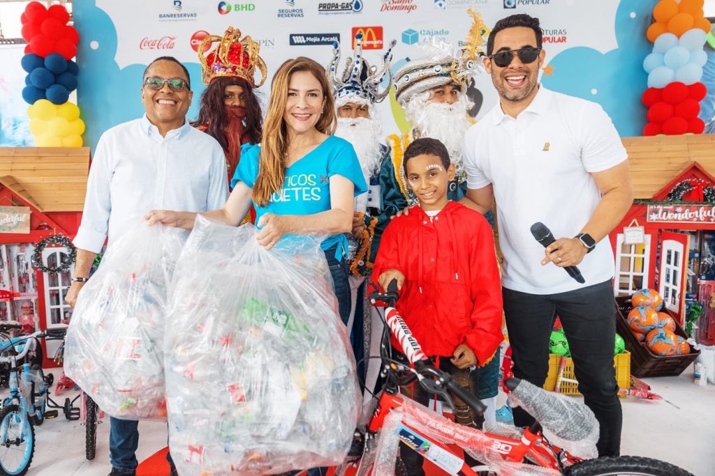 @CarolinaMejiaG en el cierre 3ra version PlasticosXjuguetes recolecta 2 millones 213 mil botellas plasticas